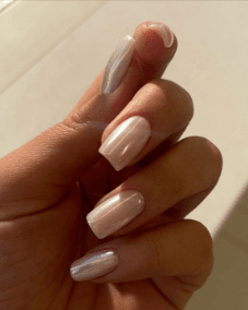 Cuticle: Küünenahk Polish: Küünelakk Nail file: Küüneviil Buffer: Küünepoleerija Base coat: Aluslakk Top coat: Pealislakk Gel nails: Geelküüned Acrylic nails: Akrüülküüned Nail art: Küünte disain French manicure: Prantsuse maniküür Cuticle oil: Küünenahaõli Manicure kit: Maniküürikomplekt Nail clippers: Küünetangid Nail brush: Küünehari Nail strengthener: Küünte tugevdaja Nail tips: Küünte tipud UV lamp: UV-lamp Nail glue: Küüneliim Cuticle pusher: Küünenahatõukur Nail technician: Küünetehnik Nail salon: Küünesalong Manicure table: Maniküürilaud Pedicure: Pediküür Shellac: Shellac Nail decals: Küünekleebised Nail wraps: Küünekatted Nail buffer block: Küünepoleerimisplokk Quick-dry spray: Kiirkuivatav sprei Nail drill: Küünefrees Nail design: Küünedisain